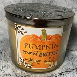 Pumpkin Peanut Brittle 3-wick candle from Bath & Body Works (2018) BBW